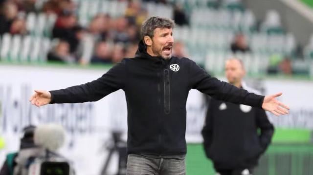 更展现出一 更展现出一