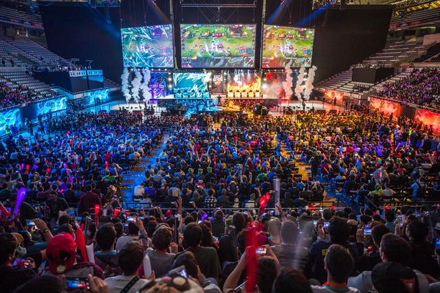 球队中场立 球队中场立